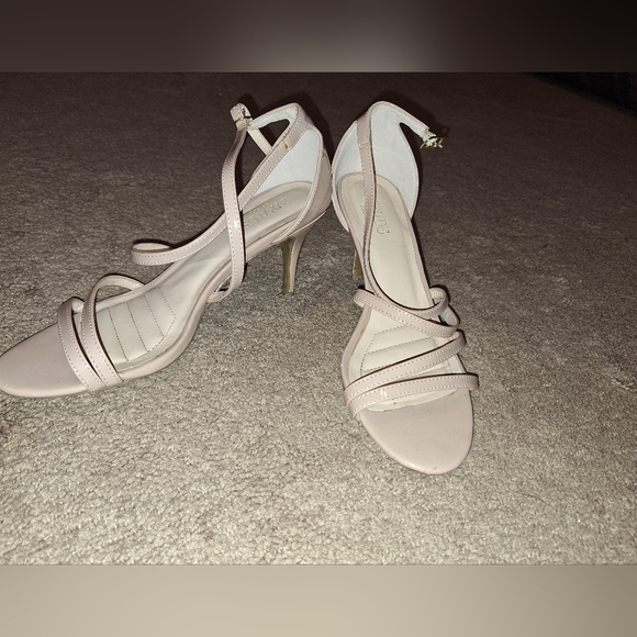 DAVID'S BRIDAL/ NUDE SIZE 8 / STRAPPY HEELS WITH BUCKLES - Picture 1 of 16